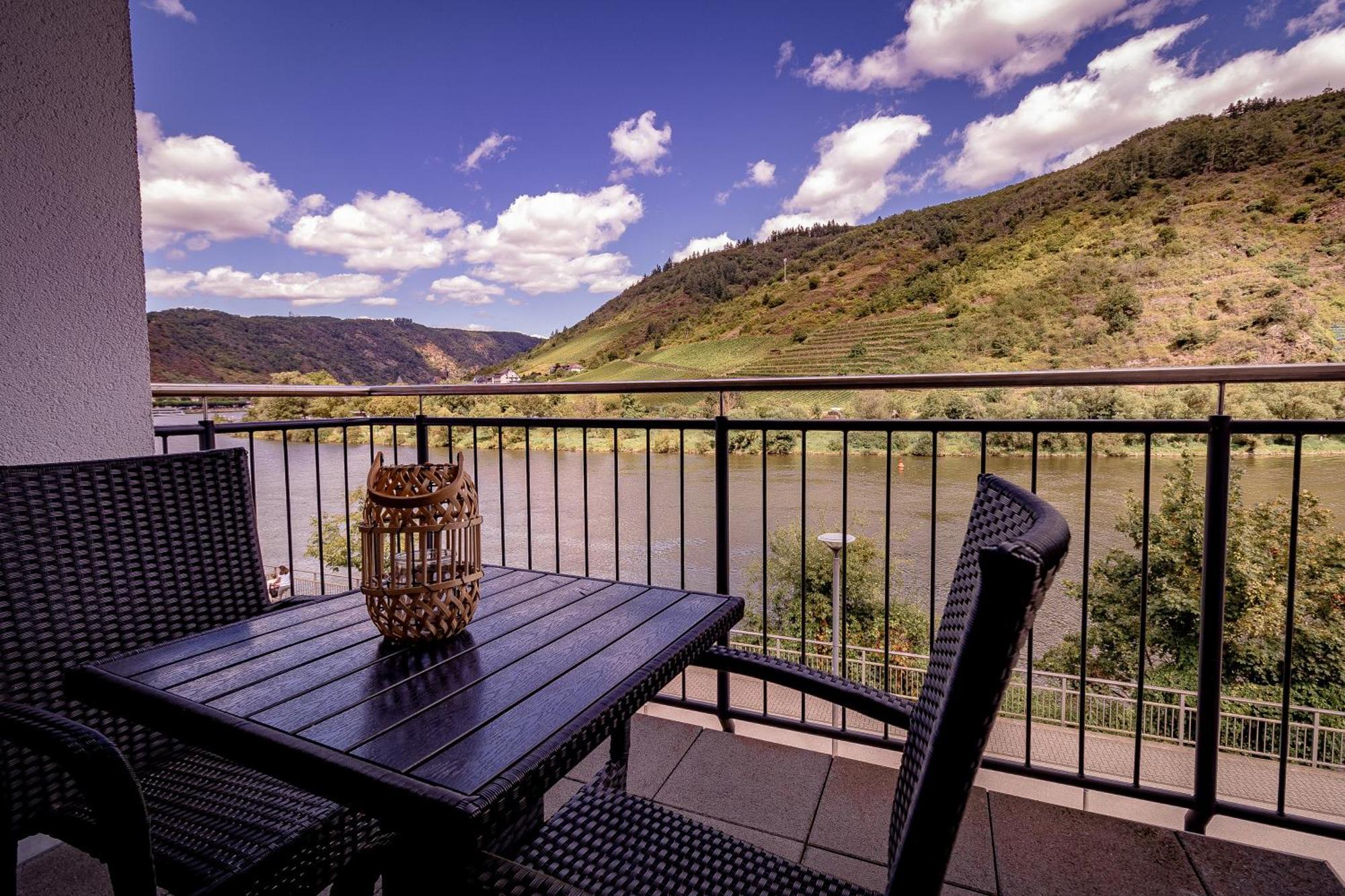 Moselpromenade Villa Moselufer, Panorama & Burg Cochem Blick, Netflix, Balkon Esterno foto